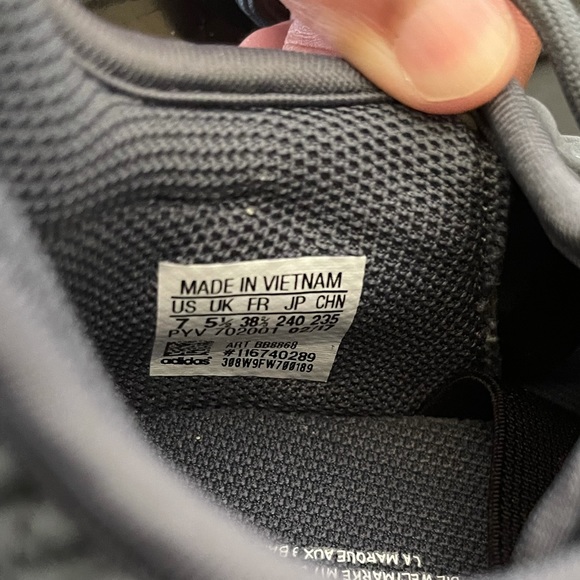 Adidas Tubular - Picture 2 of 5